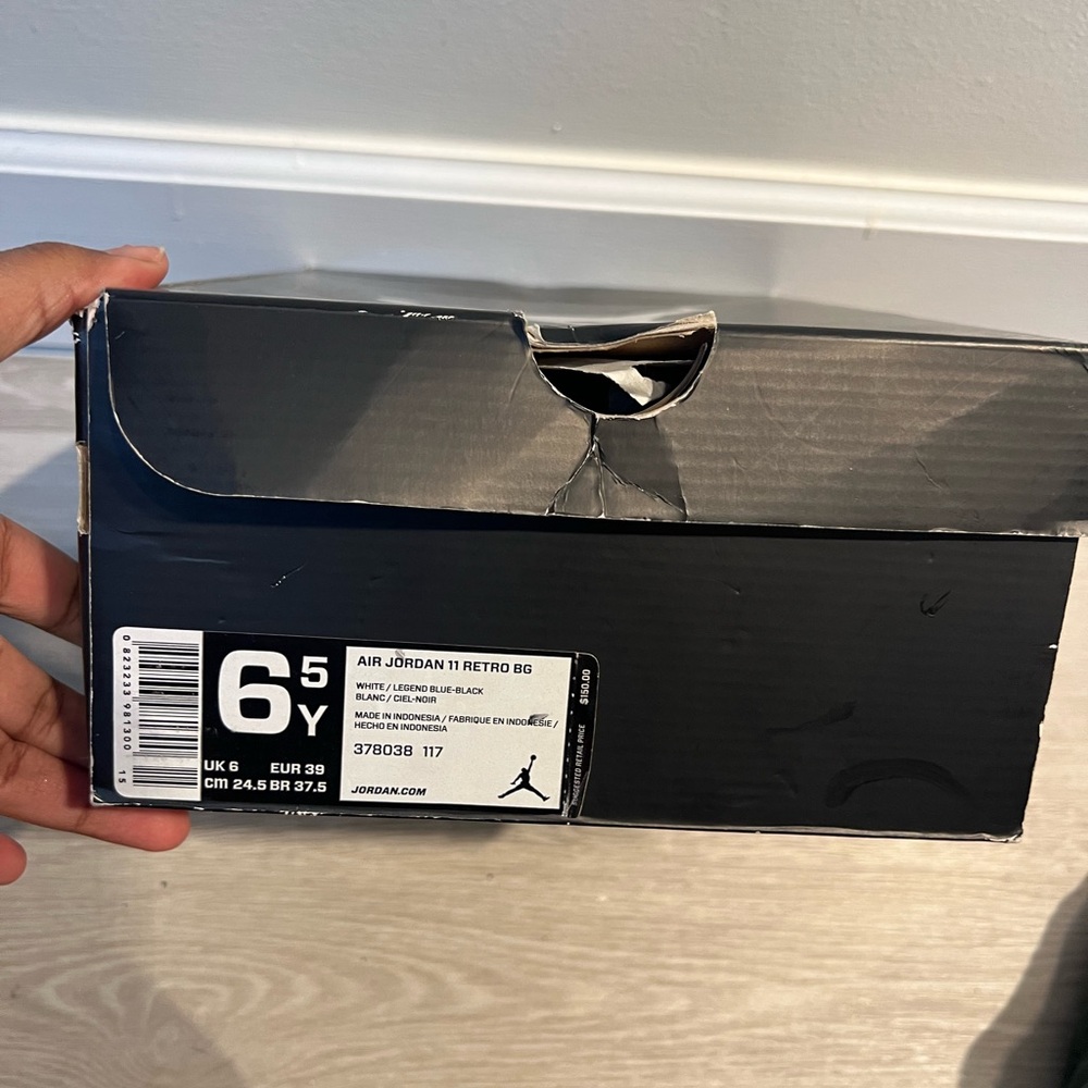 Jordan Black Patent Leather Sneakers with Teal Jumpman - Picture 2 of 3